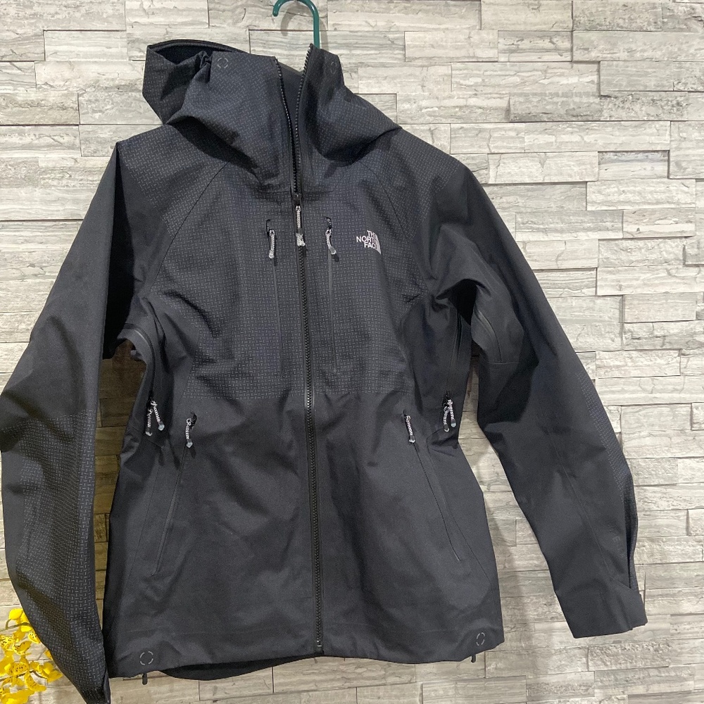 NWOT THE NORTH FACE SUMMIT SERIES JACKET